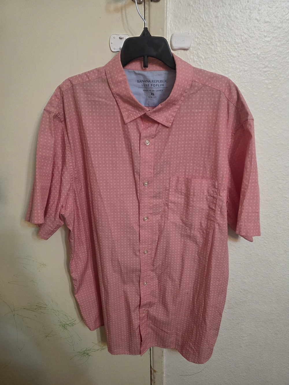 Banana Republic Men’s Pink Short-Sleeve Button-Down Shirt